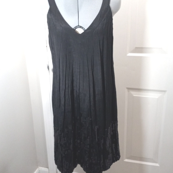 Culture, Black Dress with Sequins 10" up from the Bottom. SILK Size Med - Picture 6 of 10